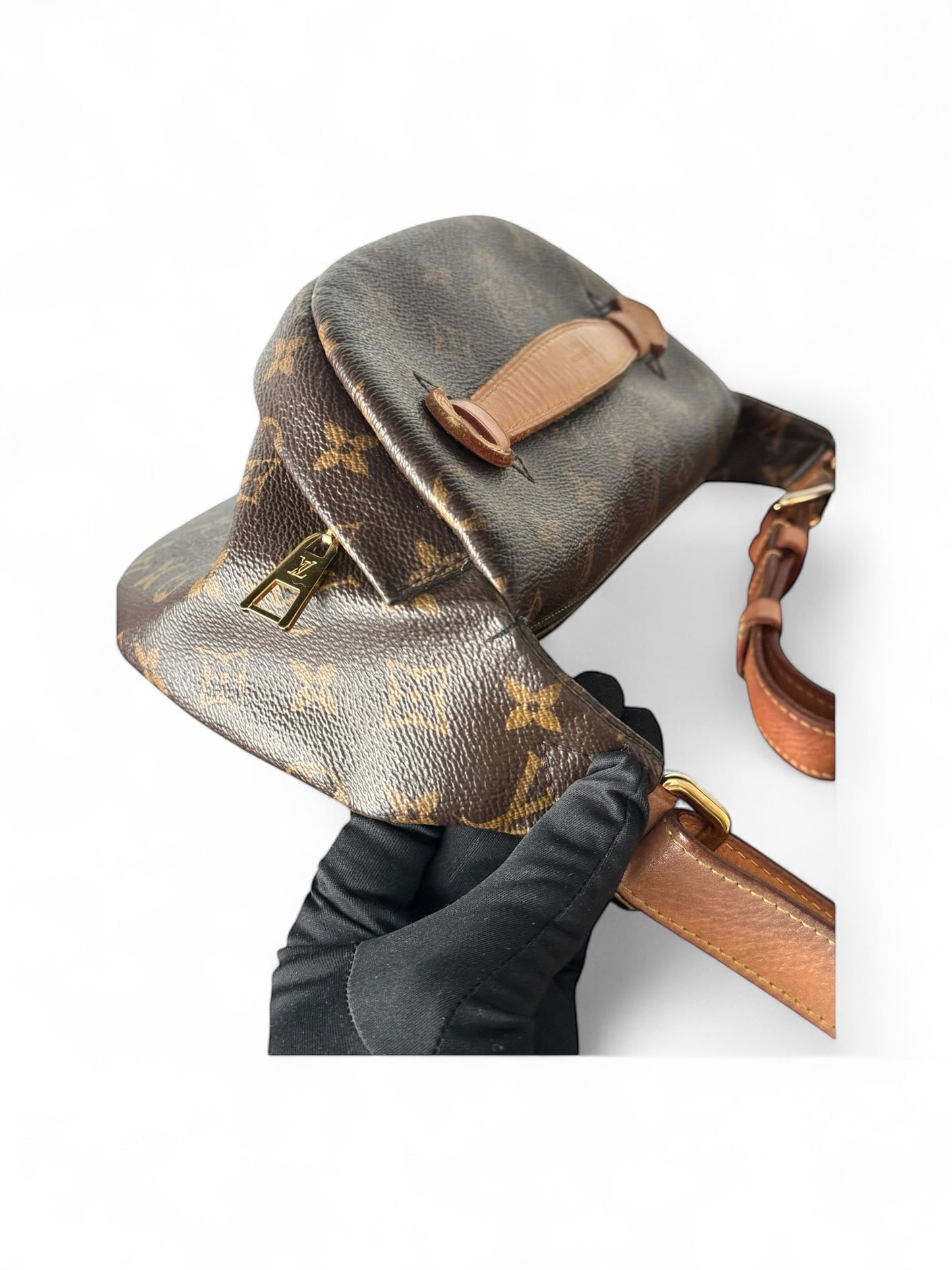 RARE - Discontinued Louis Vuitton Classic Monogram Belt Bag
